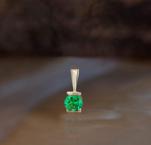 0.50 ct emerald pendant necklace gold